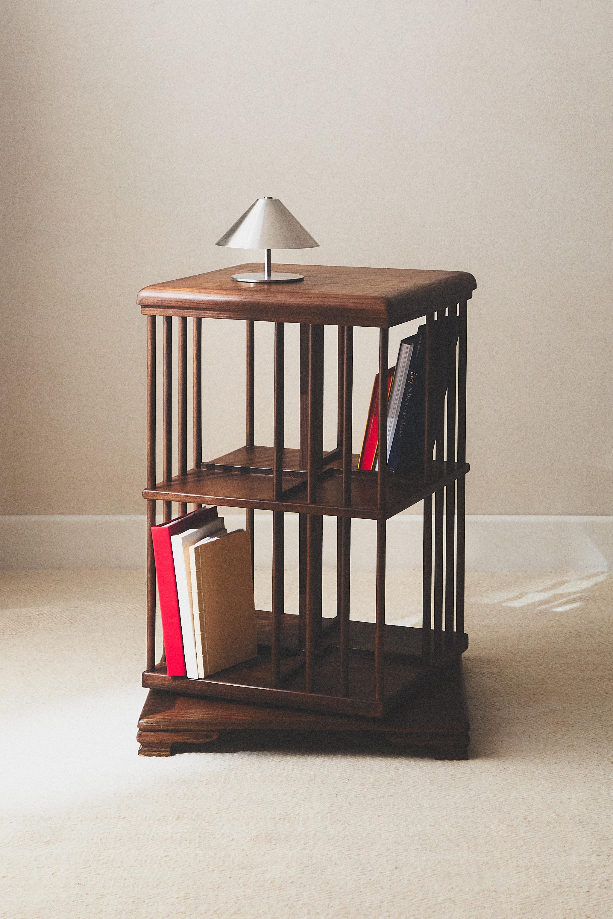 BIBLIOTHÈQUE PIVOTANTE